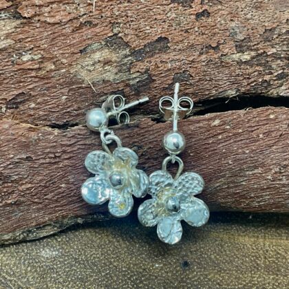 daisy-earrings-silver-sandrakernsjewellery