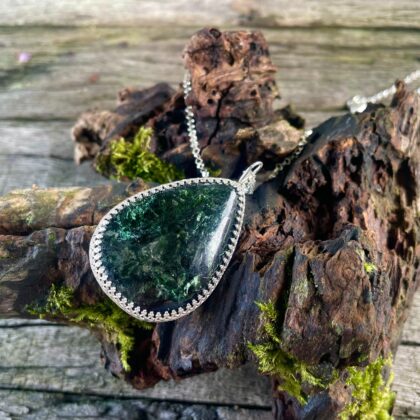 fuchsite-pear-pendant-fancy bezel-silver-chain-green-sandrakernsjewellery