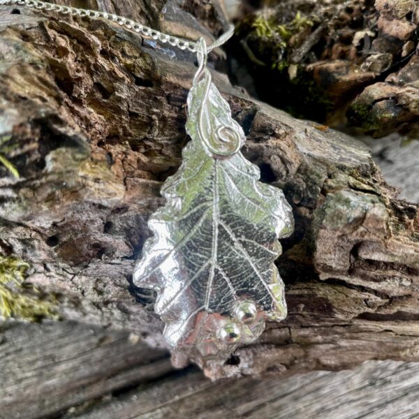 oak leaf-silver-real-chain-front-sandrakernsjewellery