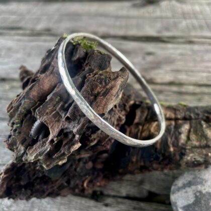 silver-bangle-hammered-oval-sandrakernsjewellery